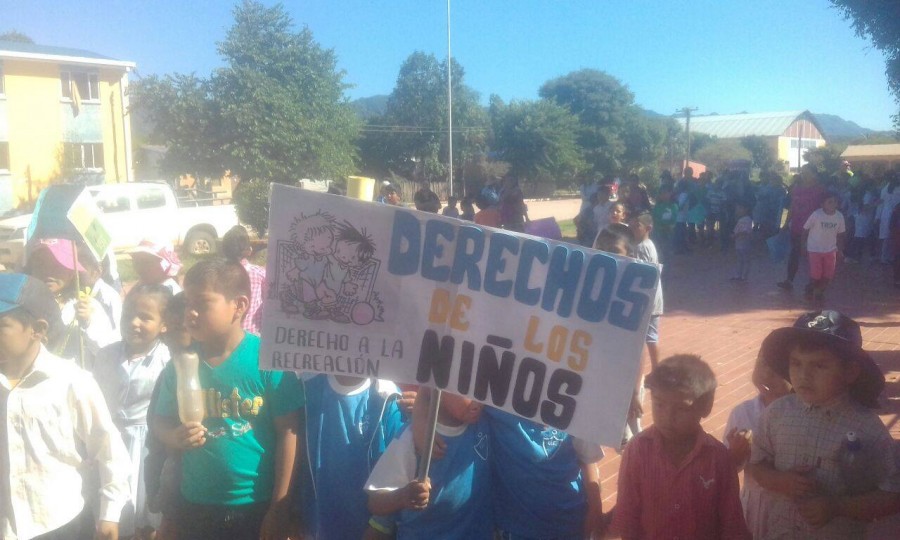 Marcha por la defensa de los derechos de los niños y niñas