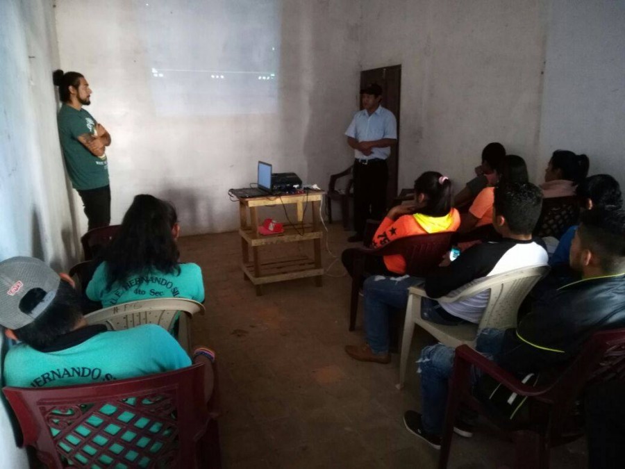 Taller de comunicadores al comité de jóvenes del pueblo Guaraní